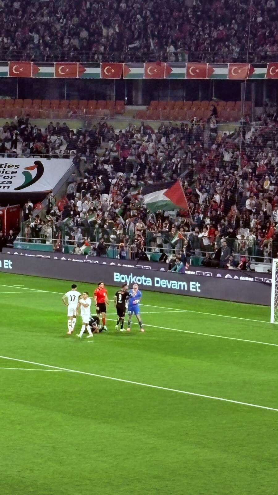 Konya’da tarihi gece! Kalpler Filistin için attı 41